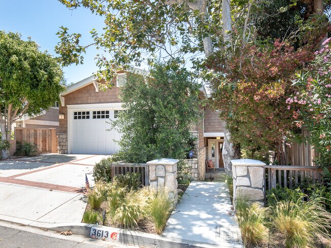 Building Photo - Exquisite Tree Section Home