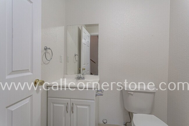Building Photo - 940 Royal Crown Ln