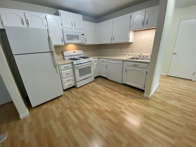 Building Photo - 379 Huse Rd