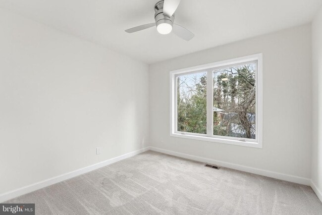 Building Photo - 139 Oak View St