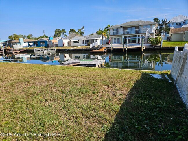 Building Photo - 13240 Starfish Dr