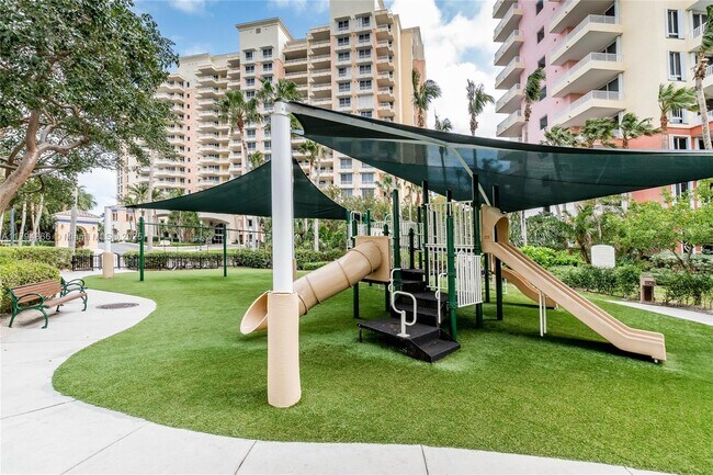 Building Photo - 799 Crandon Blvd