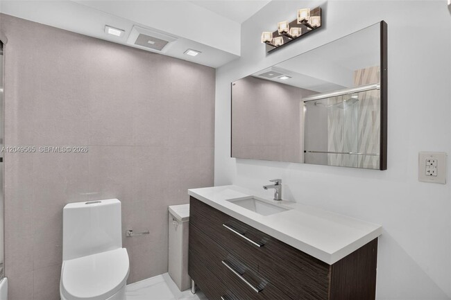 Building Photo - 6039 Collins Ave