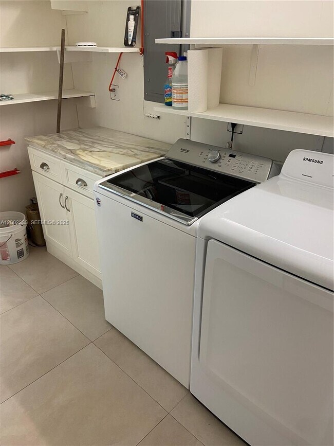 Building Photo - 9840 SW 69th Ave