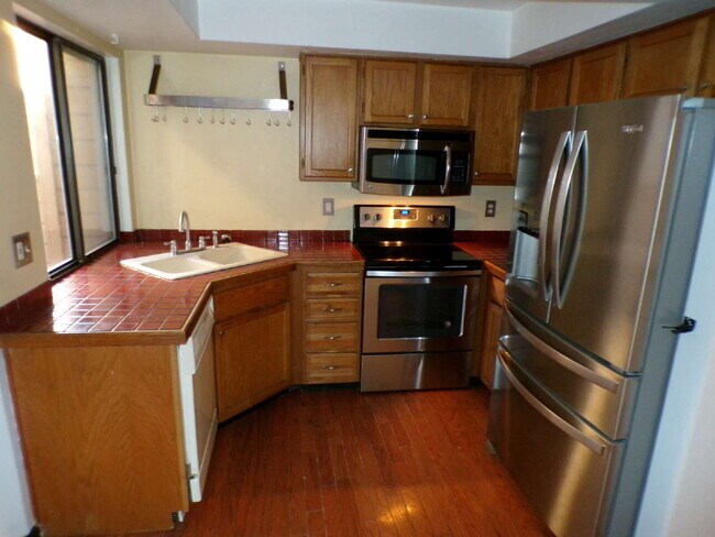 Building Photo - Wind Stream Condos - 3 Bedroom - 2 bathroo...