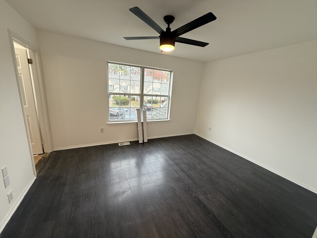 Building Photo - 2708 Falcon Ct