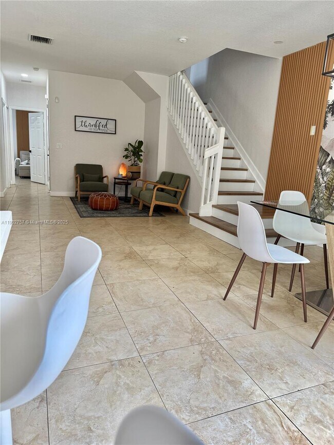 Building Photo - 1034 NE 208th St