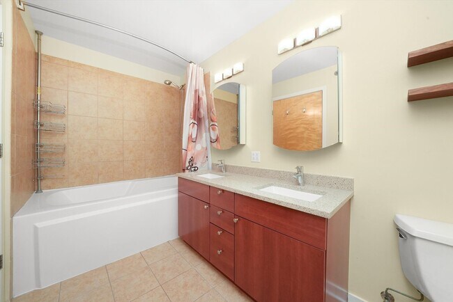 Building Photo - 1224 W Van Buren St