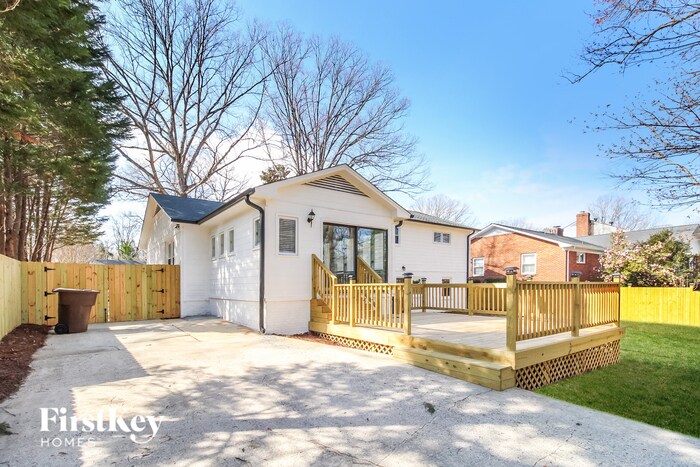 Building Photo - 2112 Pebble Dr