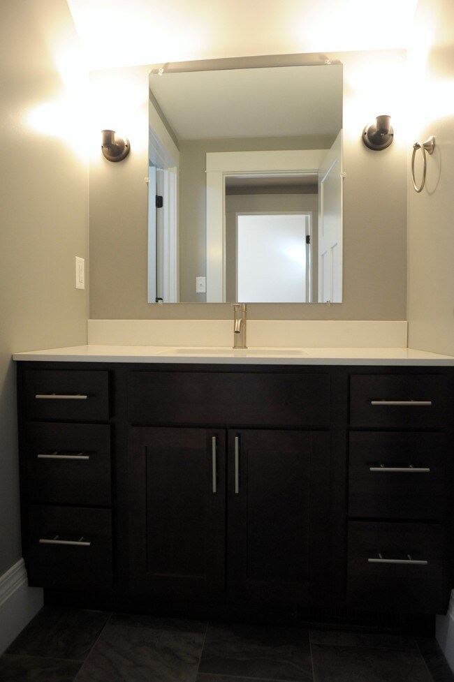 Building Photo - 234 Marion Ave NW