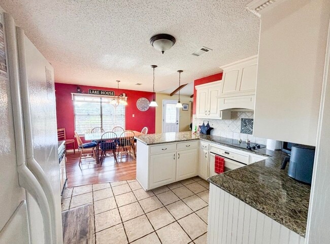 Building Photo - 209 Crest Dr