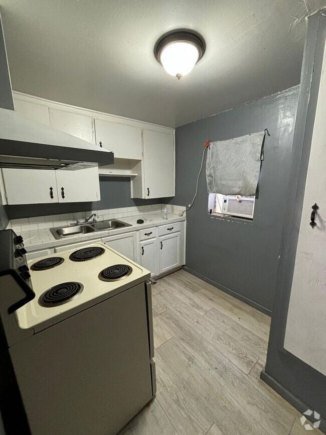 Building Photo - Amazing Price 1 Bed 1 Bath for Rent Lubboc...