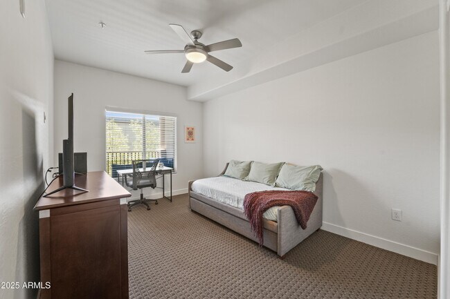 Building Photo - 5450 E Deer Valley Dr