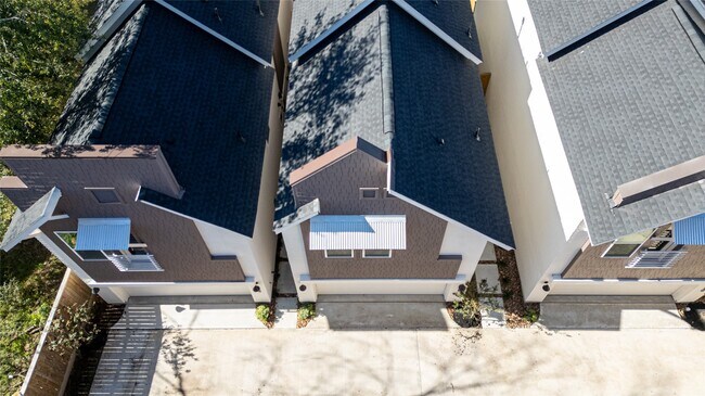 Building Photo - 881 Rachel St