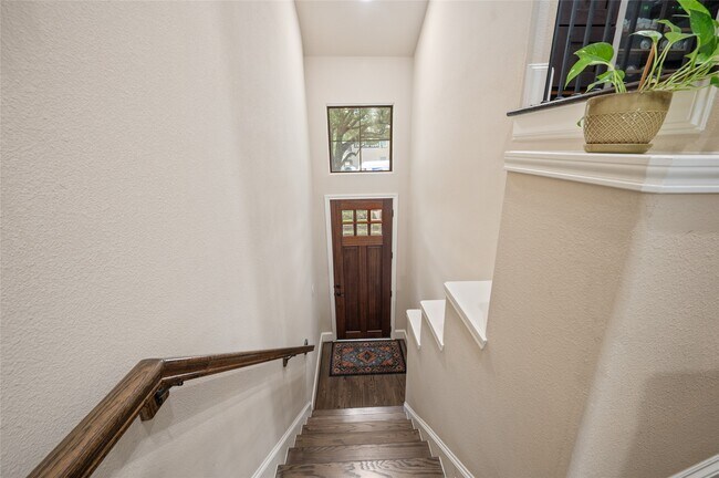 Building Photo - 1114 W 25th St