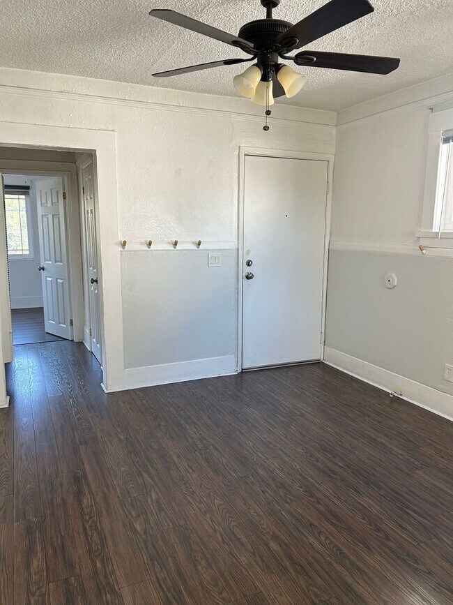 Building Photo - 725 44th St