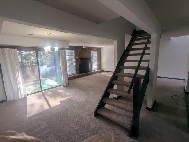 Building Photo - 232 Toweridge Dr SW