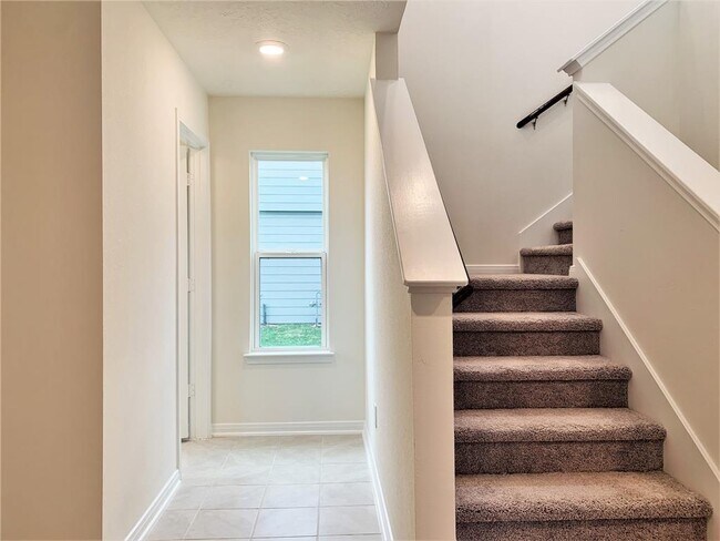 Building Photo - 1215 Painted Bunting Dr
