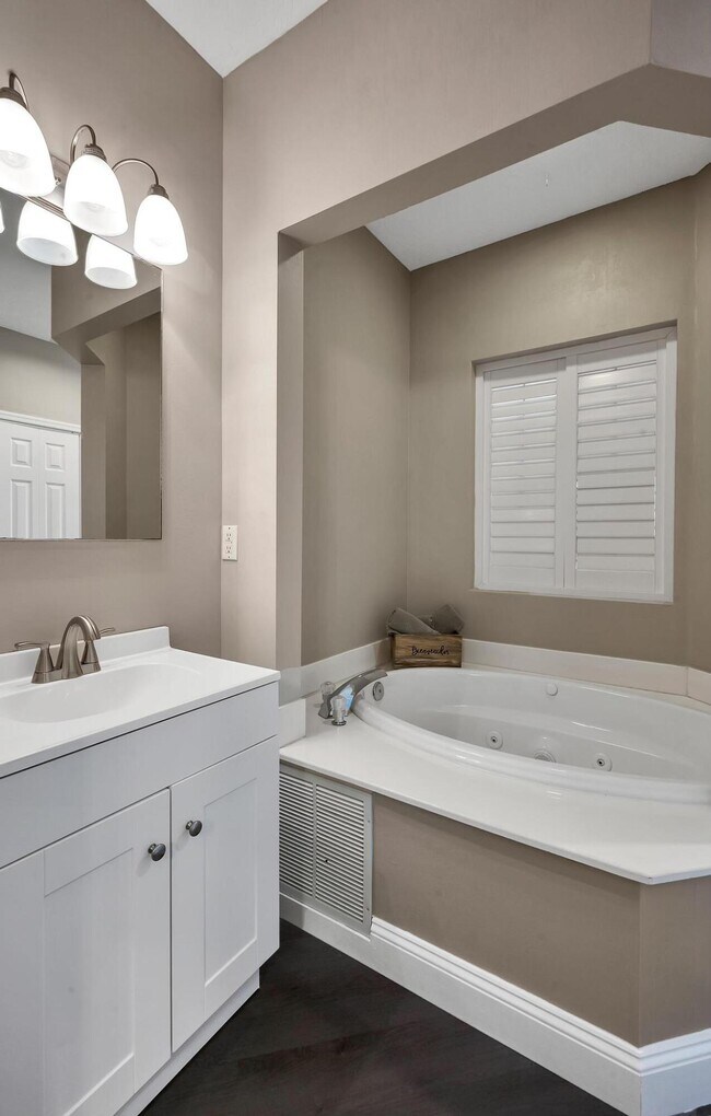 Building Photo - 9847 Perfect Dr