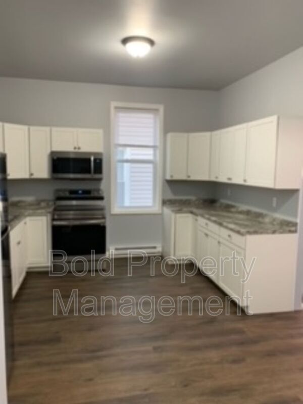 Building Photo - 910 Walnut St