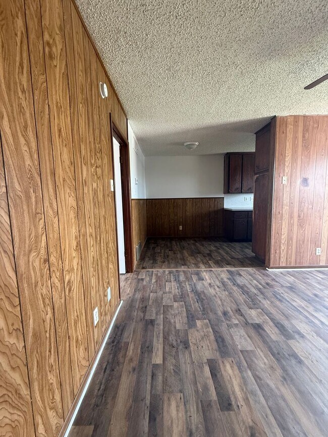 Building Photo - Bundrant Apartments