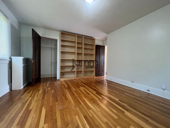 Building Photo - 2551 Charney Rd