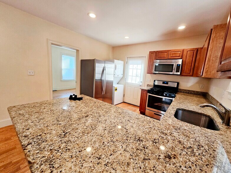 Building Photo - 35 Pratt St