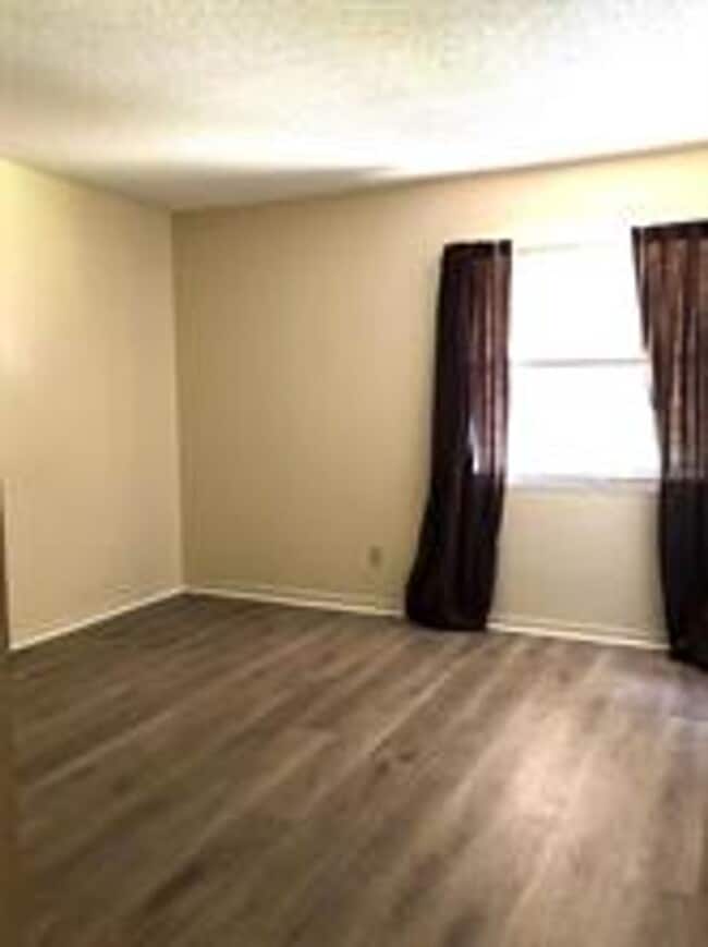 Building Photo - 2 Bedroom / 2 Bath Condo in Deltona Available Now!