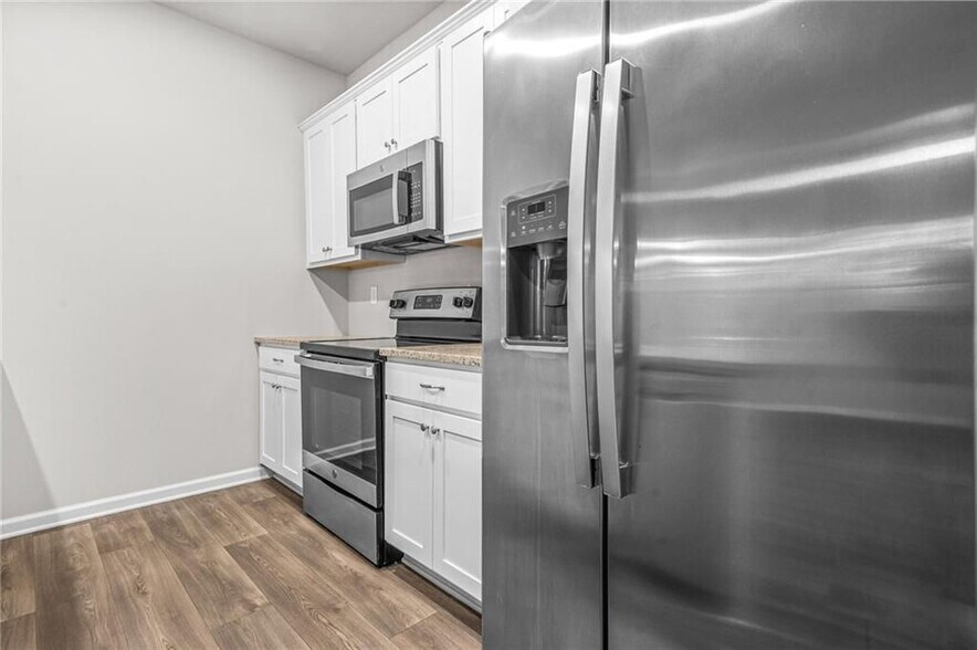 Building Photo - 3181 Meadowstone Ln SW