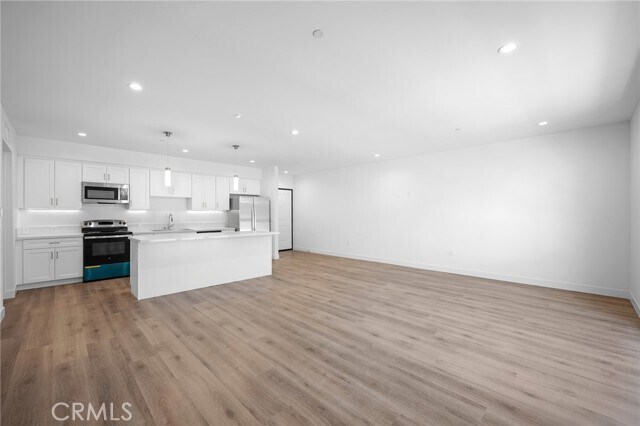 Building Photo - 10657 Moorpark St