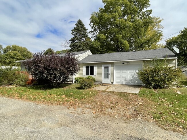 Building Photo - 3510 Lakeshore Dr