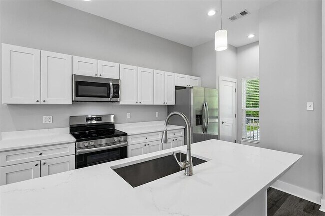 Building Photo - 60407 Vermillion Dr