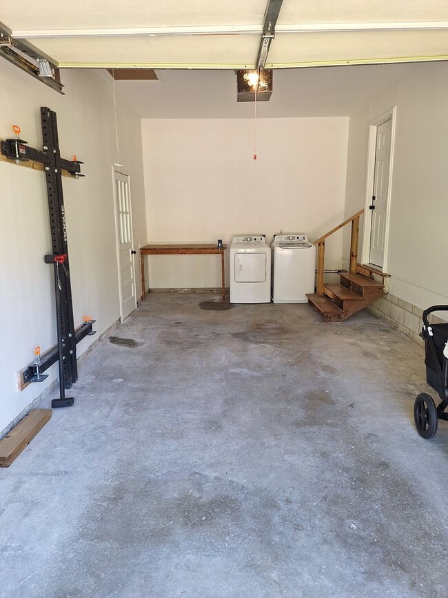 Building Photo - 3 bedroom /2 full bathroom- Yorktown