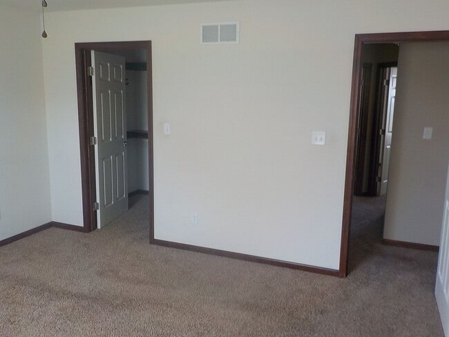 Building Photo - 1509 Hickory Ln