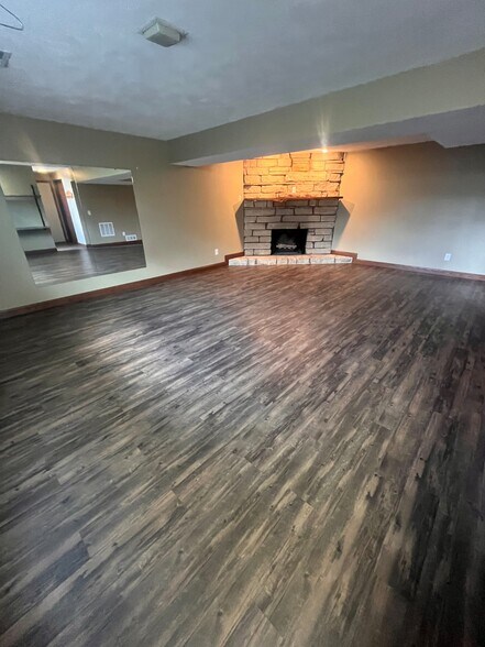 Building Photo - 3751 Tam O Shanter Dr N