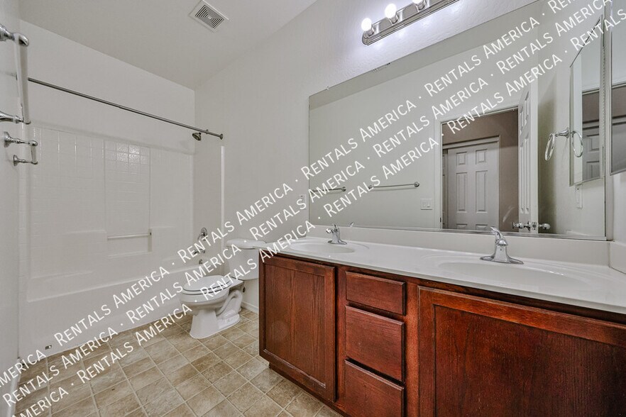 Building Photo - 3416 W la Mirada Dr
