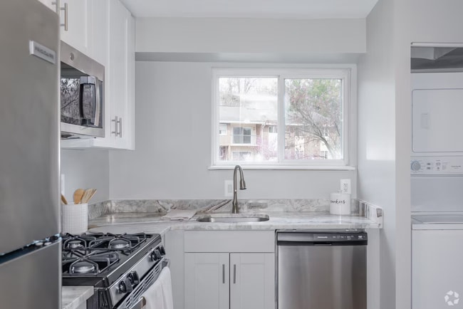 Building Photo - Plymouth Park