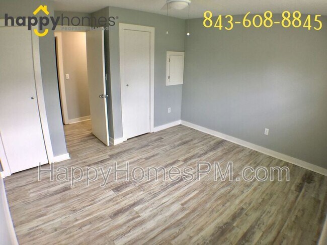 Building Photo - 1556 Kemper Ave