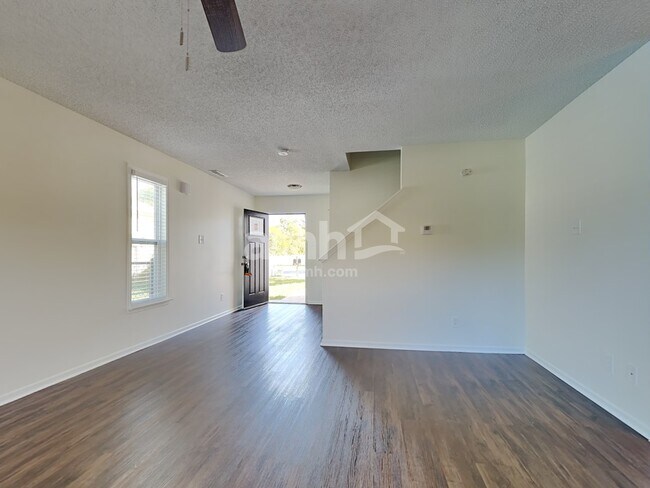 Building Photo - 10258 Golden Dr