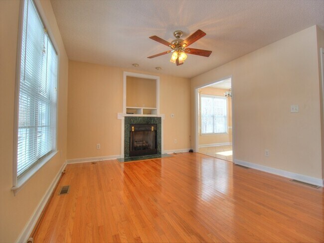Building Photo - 940 Winterside Ln