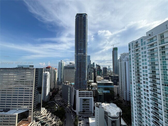 Building Photo - 950 Brickell Bay Dr
