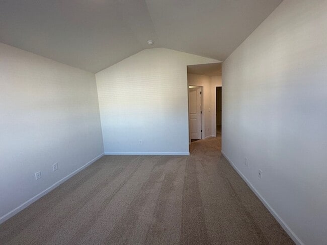 Building Photo - Graham