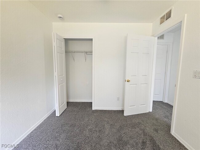 Building Photo - 1127 Croquet St E