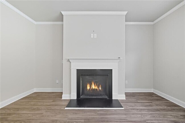 Building Photo - 33 N Village Cir