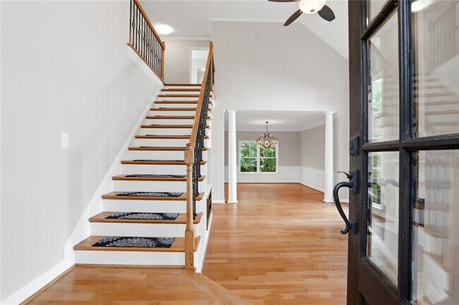 Building Photo - 360 Landing Entry