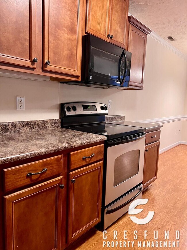 Building Photo - GATED COMMUNITY - Freshly Painted 2 Bed 2 Bath Condo AVAILABLE NOW