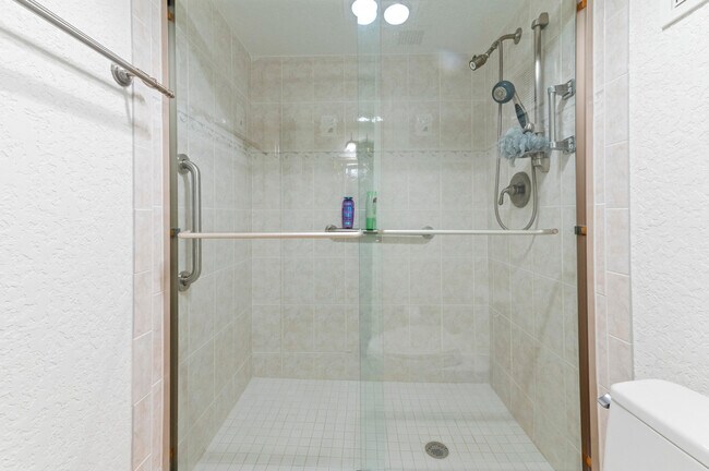 Building Photo - 15075 Witney Rd