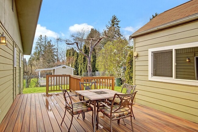 Building Photo - 3bd/1.75ba Seattle Home