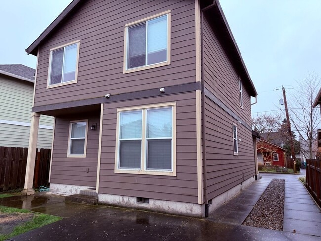 Building Photo - 4bed/2.5 Bath Craftsman in Kenton