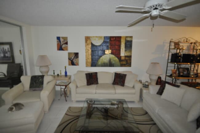 Building Photo - 3510 Oaks Way